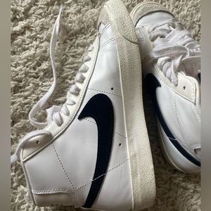 Nike blazers mid 77 black and white womens